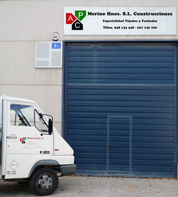 Furgoneta y nave de APC Merino Hnos S.L. Construcciones